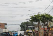 Nesta sexta-feira (31), a equipe da Agência GBC percorreu o bairro e constatou a persistência das inundações, especialmente em áreas que vão desde a rua Erechim até a rua Martin Luther King. Nestas localidades, a presença de água ainda é bastante marcante.