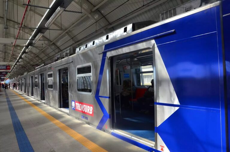 A Trensurb realiza nspeção nos trilhos para começar a planejar a retomada das operações. As composições não circulam desde o dia 3 de maio