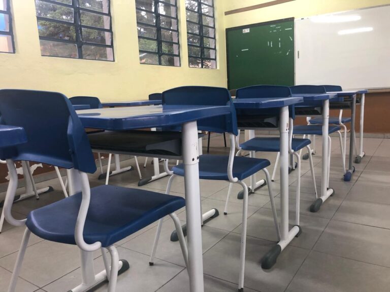A Secretaria Municipal de Educação informou que suspendeu as aulas em toda a rede municipal de ensino em Canoas nesta quinta (2) e sexta-feira (3) em ambos os turnos. O motivo é a previsão de continuidade e intensificação da chuva.