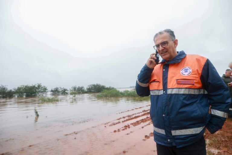 Jairo Jorge liga para pedir ajuda ao governador Eduardo Leite