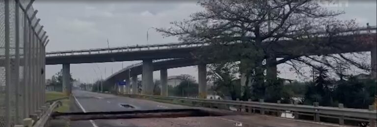 Asfalto da avenida Castelo Branco cede e via está bloqueada