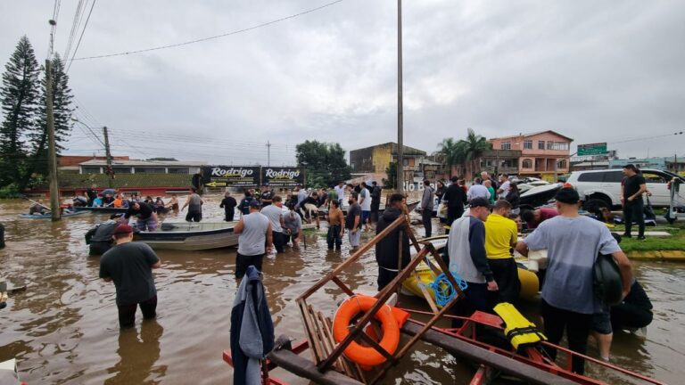 Ministério da Saúde ergue hospital de campanha em Canoas