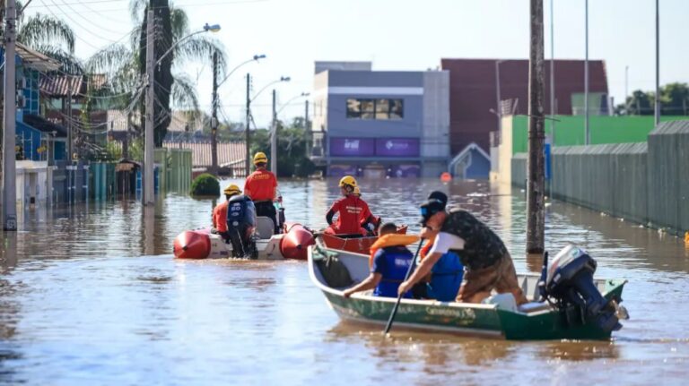 PIX do Governo do RS irá distribuir R$ 2 mil por família para atingidos pela enchente