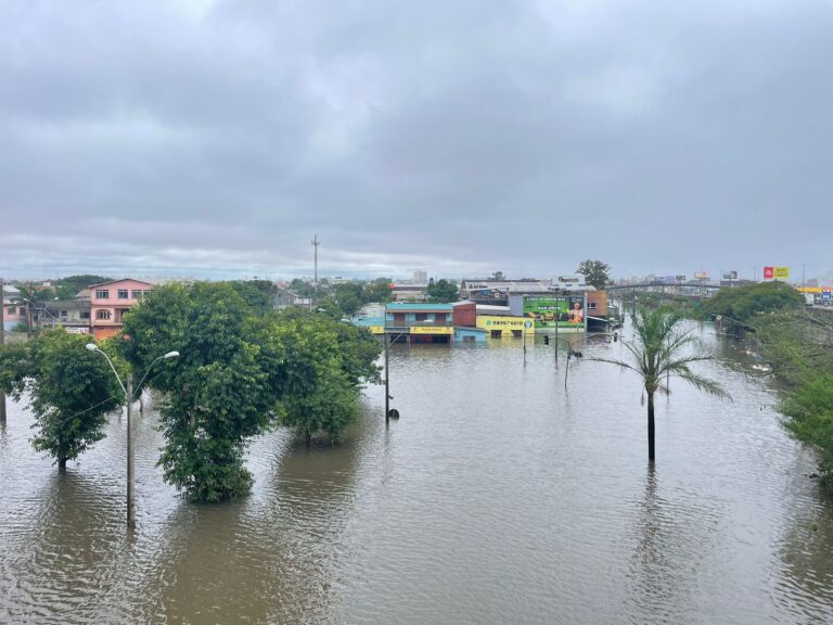 Água volta a subir em áreas alagadas em Canoas