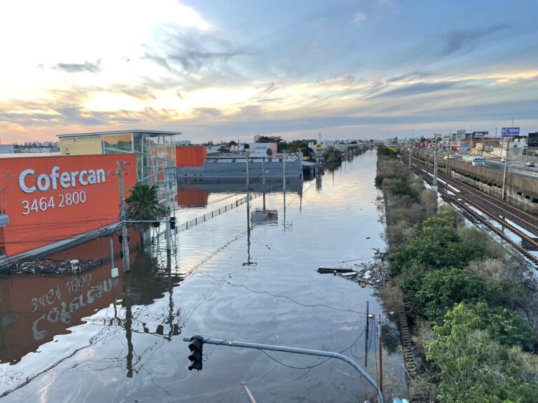 Avenida Guilherme Schell segue submersa