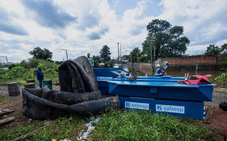 Enchente em Canoas: Motobomba de maior potência é instalada no bairro Rio Branco. A Prefeitura prevê um investimento.