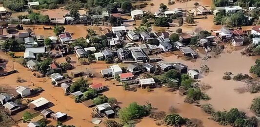 Defesa Civil divulga nomes de mortos e desaparecidos pelas enchentes. Entre os óbitos há pessoas ainda não identificadas.