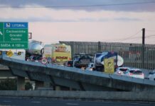 BR-116 segue com bloqueio no limite entre Canoas e Porto Alegre. O motivo é a via alagada no trecho entre a Estação Anchieta e o Aeroporto