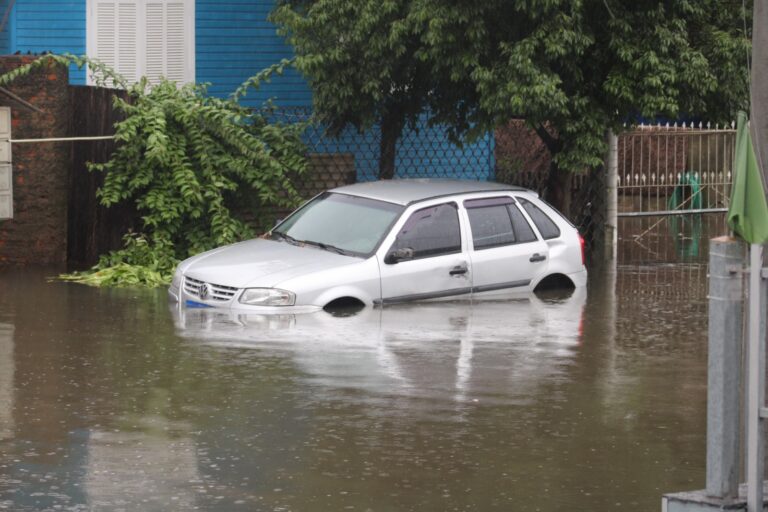 Mais de 200 mil veículos foram perdidos nas enchentes