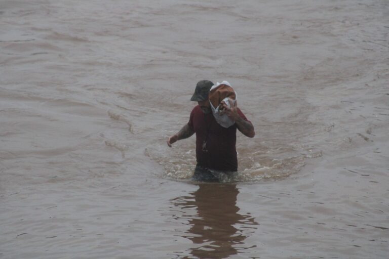 Saiba como se inscrever para receber Pix de R$ 5 mil; O recurso é para afetados pela enchente em Canoas