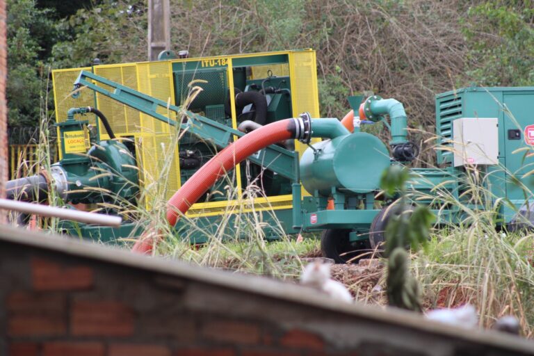 Enchente em Canoas: Mais duas bombas da Sabesp são instaladas para drenar água