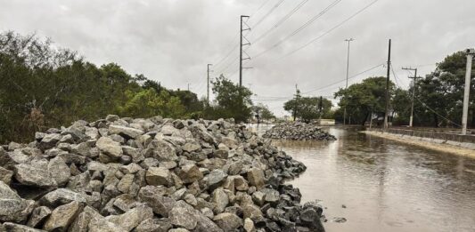 Corredor de acesso está sendo construído na Assis Brasil, em Porto Alegre. O novo acesso tem cerca de 300 metros.