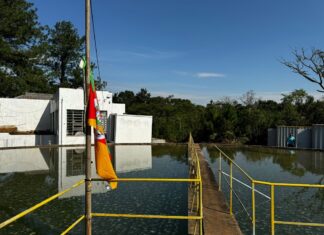 A Corsan reativou a Estação de Tratamento de Água (ETA) situada na Base Aérea de Canoas, que estava inativa há dez anos. Desde as primeiras horas desta quarta-feira (22), a água tratada no local já abastece os moradores do bairro Olaria.