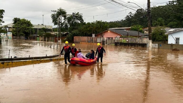 Chega a 243 o número de moradores desabrigados em Esteio por causa da chuva constante que atinge o Rio Grande do Sul desde a última segunda-feira (29). O município, até o momento, é um dos mais afetados na Região Metropolitana.