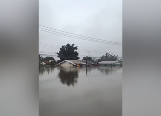 A chuva voltou nesta quinta-feira (16) a atingir áreas alagadas pela enchente em Canoas. O vídeo abaixo foi gravado no bairro Mathias Velho.