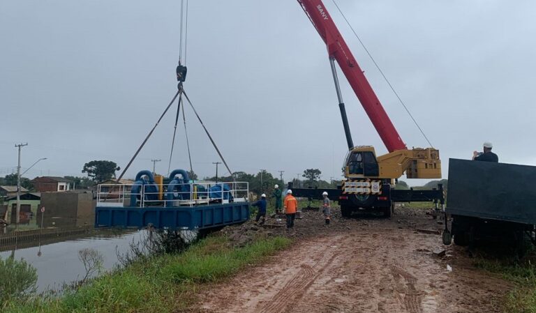 Enchente em Canoas: a Prefeitura informou que mais cinco bombas foram instaladas nos bairros Fátima e Rio Branco para retirar a água