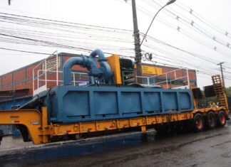 Duas motobombas chegaram no bairro Mathias Velho na manhã desta quinta-feira (23). Os equipamentos serão utilizados para drenar água da enchente em Canoas.