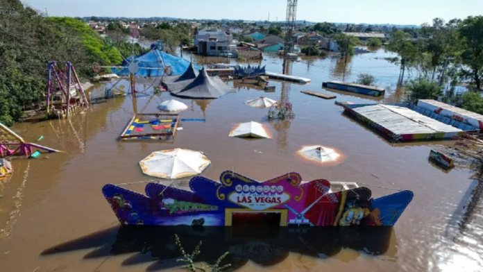 Enchente em Canoas: uma imagem aérea captada pelo Governo do Rio Grande do Sul mostra um parque de diversões submerso