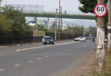 A avenida Guilherme Schell, no bairro Fátima, em Canoas, já está iiberada para o fluxo de veículos. O trecho ficou mais de 10 dias bloqueado após a água invadir a pista.