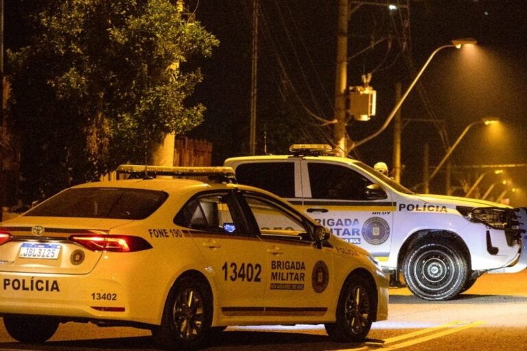 Um homem foi encontrado morto deitado no sofá da sala de uma residência em Novo Hamburgo, no Vale do Sinos. O caso ocorreu na última segunda-feira (29).