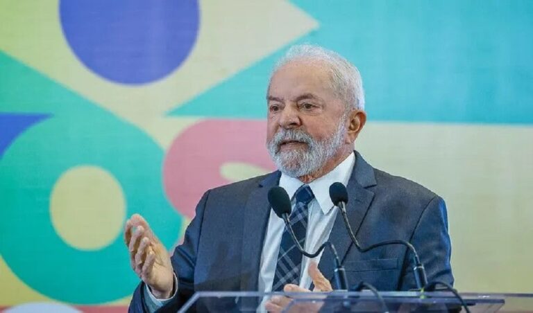 O Presidente Lula vem ao Rio Grande do Sul na próxima quinta-feira (2). A informação foi divulgada pelo governador Eduardo Leite durante entrevista coletiva na tarde desta quarta (1º).