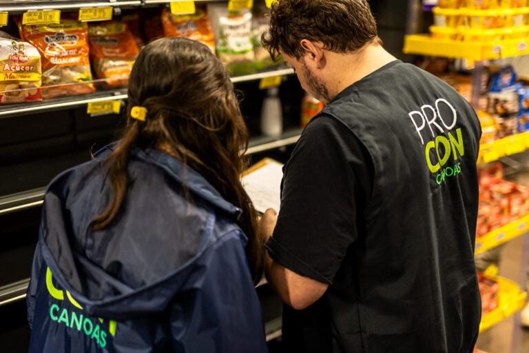 Procon fiscaliza supermercados em Canoas contra preços abusivos