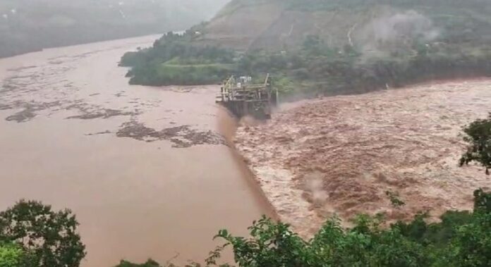 O governador Eduardo Leite confirmou em vídeo publicado nas redes sociais o rompimento da barragem 14 de Julho que fica no Rio das Antas entre Bento Gonçalves e Cotiporã, na Serra Gaúcha.