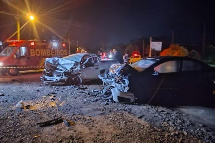 morre após colisão frontal