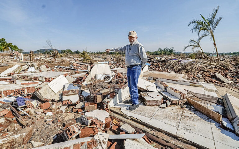 lula dará dois salários aos trabalhadores do rs