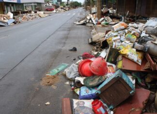 Após a baixa das águas da enchente, as ruas do bairro Rio Branco, em Canoas, revelaram um cenário de lixo e sujeira. A equipe da Agência GBC percorreu as vias nesta segunda-feira (3) e verificou a situação.