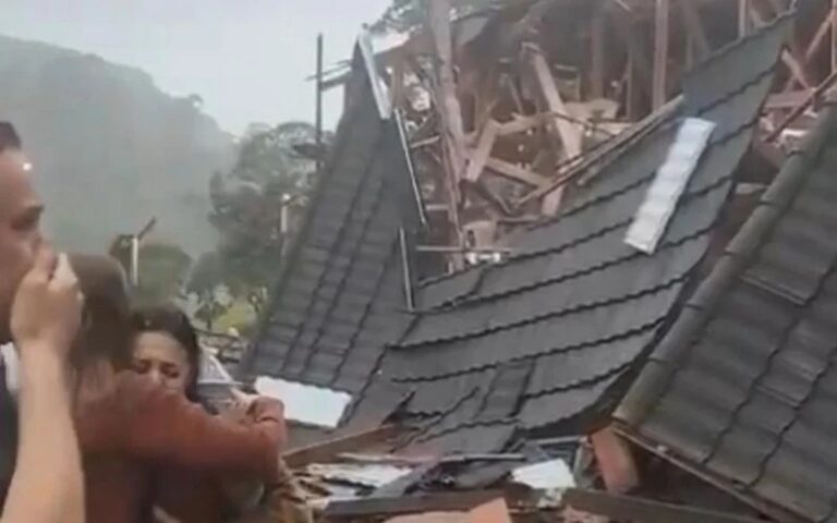 Salão de igreja desaba após temporal