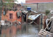 As vítimas da enchente no Rio Grande do Sul podem consultar seu CPF para verificar se têm direito ao auxílio de R$ 2 mil via Pix do SOS Rio Grande do Sul. Este auxílio estadual é destinado às pessoas que perderam casas e pertences devido às enchentes.