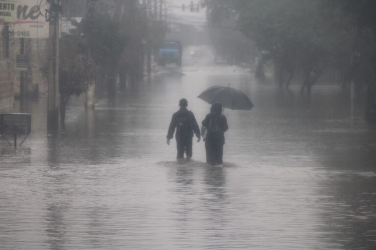 Saiba como se inscrever no Auxílio Reconstrução: o benefício de R$ 5,1 mil, criado pelo Governo Federal, tem o objetivo de ajudar as pessoas atingidas pela enchente no Rio Grande do Sul em maio. Para facilitar o acesso a esse auxílio, fornecemos um guia completo sobre como se inscrever e garantir o recebimento do benefício.