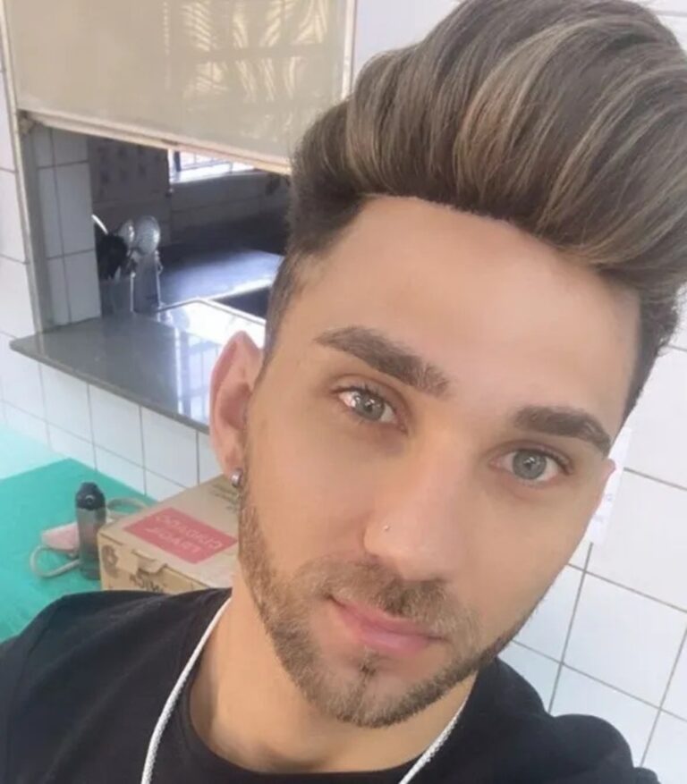 O corpo de João Alexandre Gonçalves de Morais, de 29 anos, foi encontrado e identificado após ter sido arrastado pela correnteza durante as enchentes em Cruzeiro do Sul, no Rio Grande do Sul. A tentativa de resgate aconteceu no dia 2 de maio.