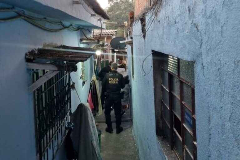 A Operação Vulneráveis, realizada pela Polícia Federal (PF) e Polícia Civil (PC) nesta quinta-feira (20), resultou na prisão de oito pessoas em São Paulo.