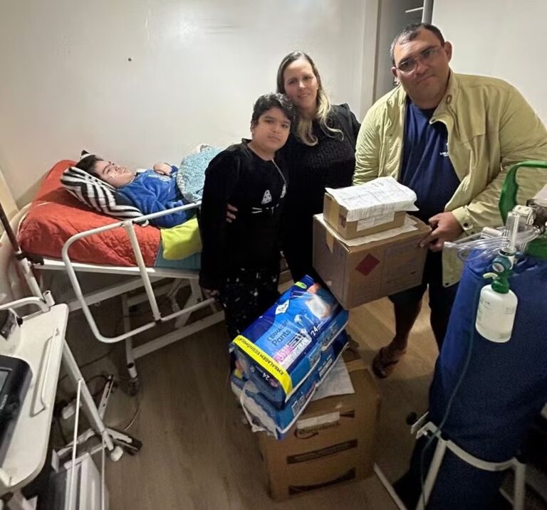 O caminhoneiro piauiense Wando Cleyson percorreu 3700 km, de Teresina a Canoas, para entregar um medicamento essencial.