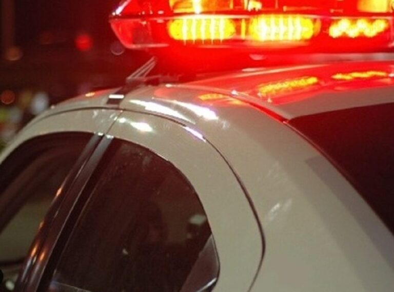 Casal é morto a tiros; Suspeito de 70 anos está foragido. As vítimas, são um homem de 31 anos e uma mulher de 29 anos