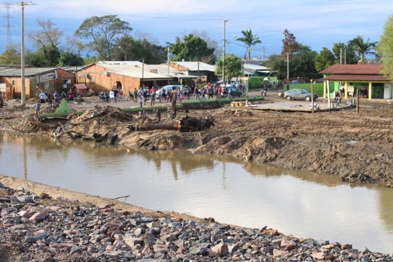 A prefeitura de Canoas está em alerta devido a suspeitas de vazamento no dique da Rio Branco, mas ainda não confirma o incidente.