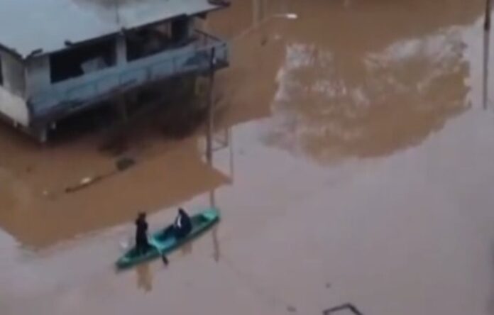 Neste último fim de semana, Lajeado enfrentou uma nova enchente devido ao transbordamento do Rio Taquari, causando inundações em diversos pontos da cidade. Um vídeo divulgado nesta segunda-feira (17) mostra a água invadindo diversos pontos da cidade.