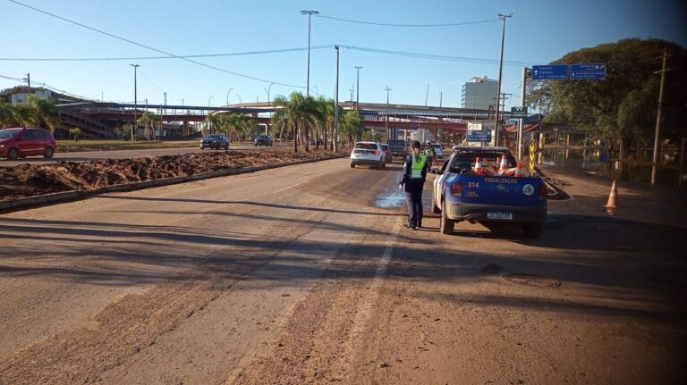 Entrada e saída de Canoas a Porto Alegre pela BR-116 estão liberadas. No sentido oposto, liberado desde a última quarta-feira não há água.