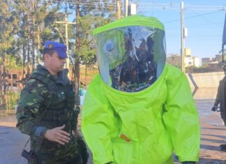 Exército diz que resíduos químicos que se espalharam com a enchente em Canoas não apresentam risco. O material seria de uma empresa no Fátima.