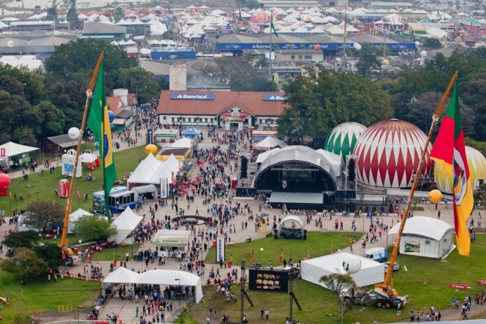 Expointer 2024 poderá ser adiada. César Augusto Rabassa Hax, relata que a pista em que ocorre a final do Freio de Ouro registrou 3,5 metros.