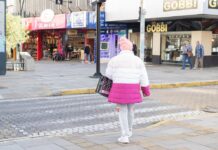 Frio intenso atinge o RS nos próximos dias em decorrência de uma massa de ar polar de origem continental. Segundo a MetSul Meteorologia, especialistas alertam para a chegada desse fenômeno que promete derrubar as temperaturas drasticamente nos próximos dias.