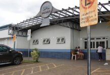 Homem é morto com golpes de faca. A vítima foi encaminhada para Unidade de Pronto Atendimento (UPA), mas acabou morrendo.