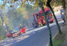 Incêndio destrói carro em Canoas. O Corpo de Bombeiros foi acionado e combateu as chamas, ninguém ficou ferido.