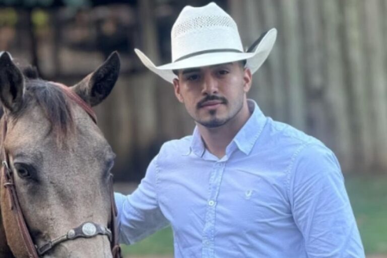 Influenciador de 22 anos morre após perder controle do carro e capotar.  Não foi registrado envolvimento de outro veículo no acidente.