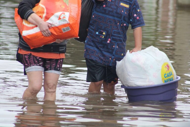 O prazo para inscrição no Auxílio Reconstrução termina nesta terça-feira (25). O governo federal definiu esta data para o envio das informações pelas prefeituras dos municípios gaúchos atingidos.