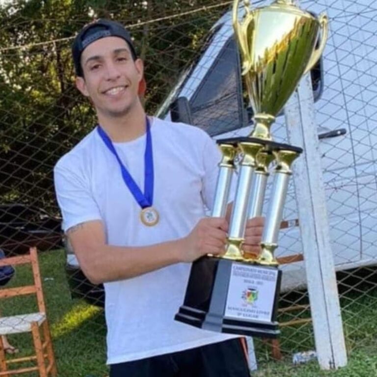Jovem é morto com tiros no peito após partida de futebol