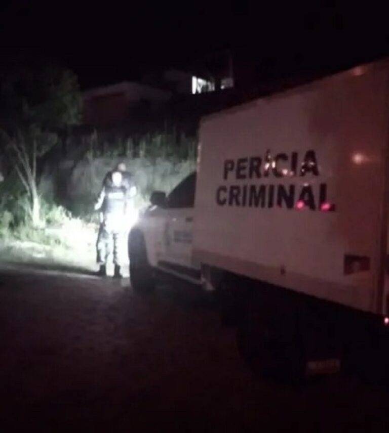 Um jovem de 17 anos morreu após colisão frontal envolvendo dois veículos. Um dos carros estava  sendo conduzido pelo menino. O acidente aconteceu na RS-407, no último domingo (9) em Maquiné. 