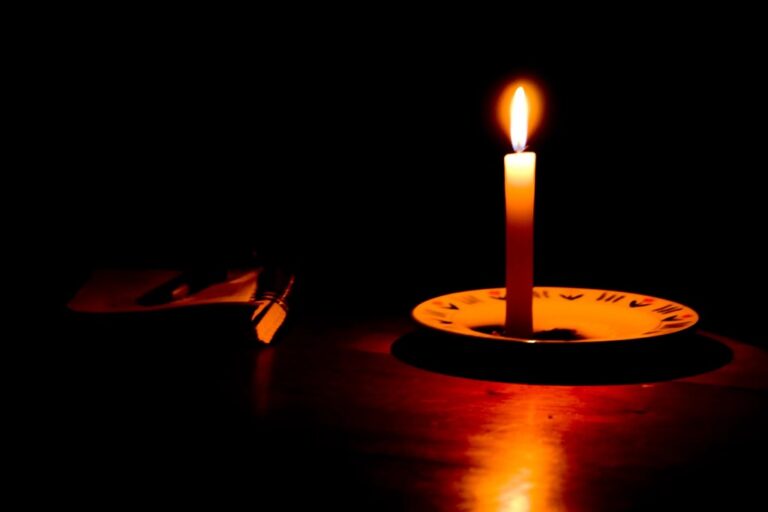 Moradores relatam falta de luz em Canoas. Bairros: Fátima, Rio Branco, Niterói, Nossa Senhora das Graças, Estância Velha e Marechal Rondon.